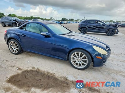 Czwarte zdjęcie samochodu z boku: 2005 MERCEDES-BENZ SLK 350 VIN:WDBWK56F95F052078 - miniatura