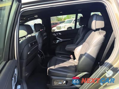 Zdjęcie 12 z 15 samochodu: 2023 BMW X7 M60I VIN:5UX33EM04P9R91655 - miniatura