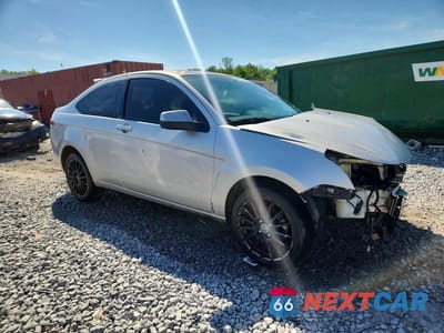 Czwarte zdjęcie samochodu z boku: 2009 FORD FOCUS SES VIN:1FAHP33N89W134262 - miniatura