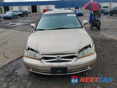 Piąte zdjęcie samochodu w środku: 2001 HONDA ACCORD EX VIN:1HGCG56631A047652 - miniatura