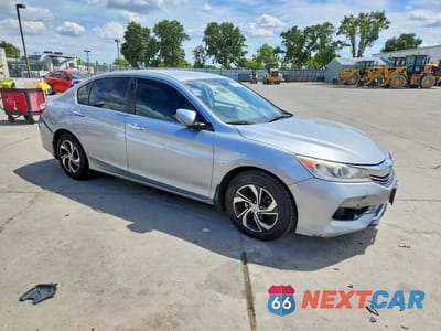 Czwarte zdjęcie samochodu z boku: 2017 HONDA ACCORD LX VIN:1HGCR2F3XHA204134 - miniatura