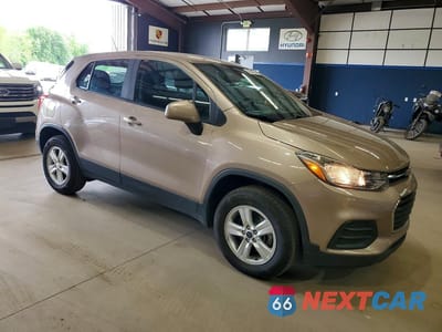 Czwarte zdjęcie samochodu z boku: 2018 CHEVROLET TRAX LS VIN:3GNCJNSB7JL173497 - miniatura