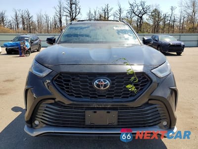 Piąte zdjęcie samochodu w środku: 2022 TOYOTA HIGHLANDER XSE VIN:5TDLZRBH1NS242407 - miniatura