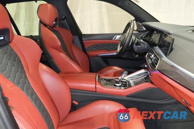 Piąte zdjęcie samochodu w środku: 2021 BMW X5 M VIN:5YMJU0C09M9E32439 - miniatura