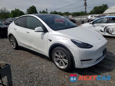 Czwarte zdjęcie samochodu z boku: 2023 TESLA MODEL Y VIN:7SAYGDEE1PA121383 - miniatura