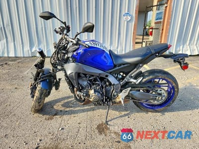Trzecie zdjęcie samochodu z tyłu: 2022 YAMAHA MT09 VIN:JYARN71E7NA003020 - miniatura