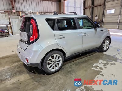 Trzecie zdjęcie samochodu z tyłu: 2017 KIA SOUL + VIN:KNDJP3A59H7485544 - miniatura