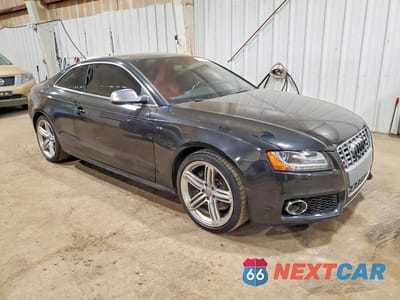 Czwarte zdjęcie samochodu z boku: 2010 AUDI S5 PREMIUM PLUS VIN:WAUGVAFR9AA024236 - miniatura
