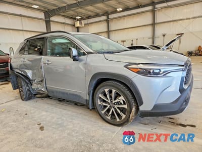 Czwarte zdjęcie samochodu z boku: 2024 TOYOTA COROLLA CROSS XLE VIN:7MUDAABG5RV081995 - miniatura