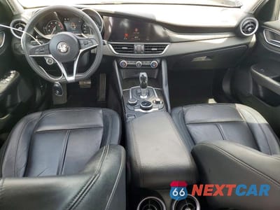 Zdjęcie 8 z 12 samochodu: 2017 ALFA ROMEO GIULIA VIN:ZARFAEBN2H7552220 - miniatura