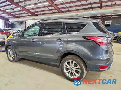Drugie zdjęcie samochodu z przodu: 2018 FORD ESCAPE SE VIN:1FMCU9GDXJUA65913 - miniatura