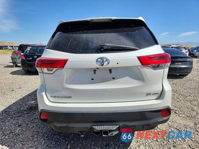 Zdjęcie 6 z 12 samochodu: 2017 TOYOTA HIGHLANDER SE VIN:5TDJZRFH2HS399241 - miniatura