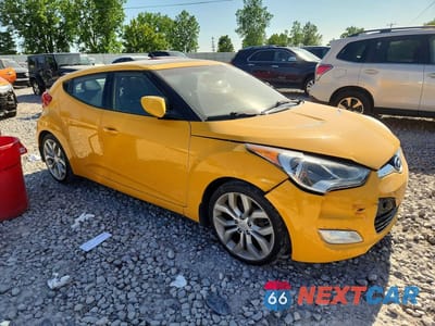 Czwarte zdjęcie samochodu z boku: 2013 HYUNDAI VELOSTER BASE VIN:KMHTC6AD5DU149183 - miniatura