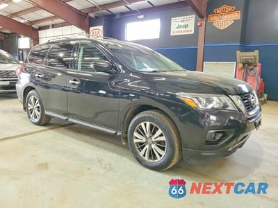 Czwarte zdjęcie samochodu z boku: 2017 NISSAN PATHFINDER SL VIN:5N1DR2MM8HC647428 - miniatura