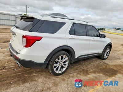 Trzecie zdjęcie samochodu z tyłu: 2021 FORD EXPLORER PLATINUM VIN:1FM5K8HC2MGB27337 - miniatura