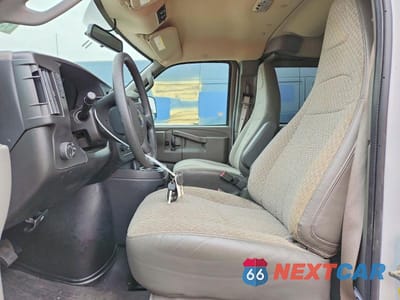 Piąte zdjęcie samochodu w środku: 2023 CHEVROLET EXPRESS G3500 LS VIN:1GAZGNFP8P1163898 - miniatura