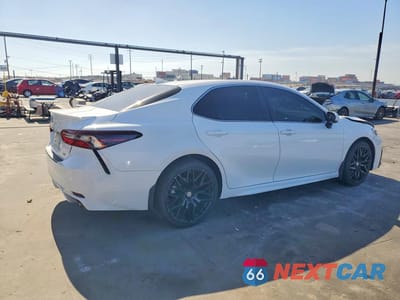 Trzecie zdjęcie samochodu z tyłu: 2021 TOYOTA CAMRY SE VIN:4T1T11AK8MU439523 - miniatura