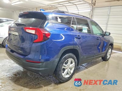 Trzecie zdjęcie samochodu z tyłu: 2022 GMC TERRAIN SLE VIN:3GKALTEV3NL139880 - miniatura