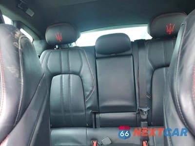 Zdjęcie 10 z 14 samochodu: 2022 MASERATI LEVANTE BASE VIN:ZN661XUA7NX395181 - miniatura