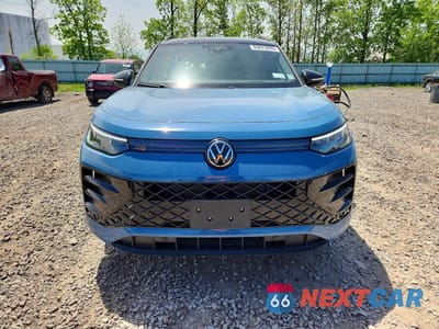 Piąte zdjęcie samochodu w środku: 2025 VOLKSWAGEN TIGUAN SE R-LINE BLACK VIN:3VVGR7RM3SM018805 - miniatura