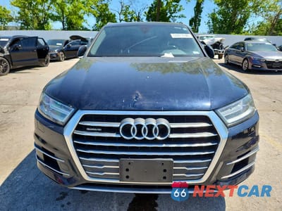 Piąte zdjęcie samochodu w środku: 2017 AUDI Q7 PREMIUM PLUS VIN:WA1LHAF78HD055102 - miniatura