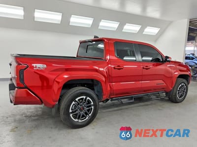 Trzecie zdjęcie samochodu z tyłu: 2024 TOYOTA TACOMA TRD SPORT VIN:3TYKB5FN0RT015776 - miniatura