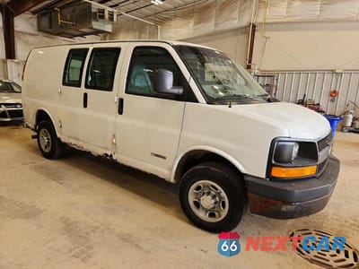 Czwarte zdjęcie samochodu z boku: 2005 CHEVROLET EXPRESS 2500 DELIVERY VAN VIN:1GCGG25U451119043 - miniatura