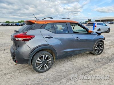 Trzecie zdjęcie samochodu z tyłu: 2018 NISSAN KICKS SV VIN:3N1CP5CUXJL524378 - miniatura