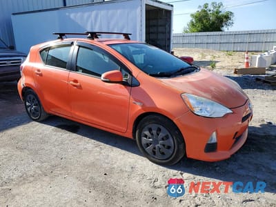 Czwarte zdjęcie samochodu z boku: 2013 TOYOTA PRIUS C TWO VIN:JTDKDTB37D1058354 - miniatura