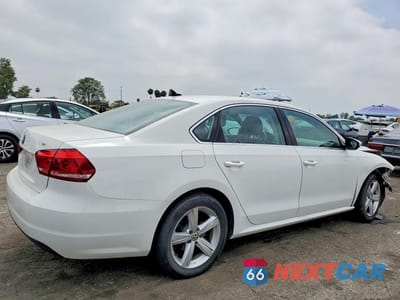 Trzecie zdjęcie samochodu z tyłu: 2012 VOLKSWAGEN PASSAT SE VIN:1VWBP7A36CC083620 - miniatura