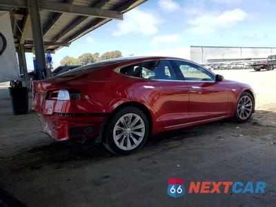 Trzecie zdjęcie samochodu z tyłu: 2016 TESLA MODEL S VIN:5YJSA1E15GF160044 - miniatura