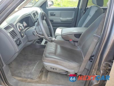 Zdjęcie 7 z 12 samochodu: 2007 DODGE DAKOTA QUAD VIN:1D7HW28K27S259631 - miniatura