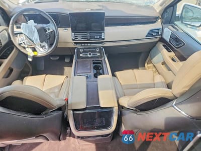 Zdjęcie 8 z 13 samochodu: 2022 LINCOLN NAVIGATOR L RESERVE VIN:5LMJJ3LT1NEL02599 - miniatura