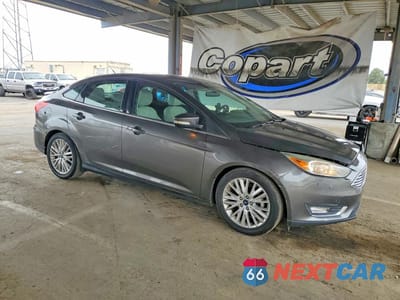 Czwarte zdjęcie samochodu z boku: 2017 FORD FOCUS TITANIUM VIN:1FADP3J20HL288147 - miniatura