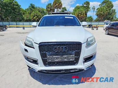 Piąte zdjęcie samochodu w środku: 2015 AUDI Q7 PREMIUM PLUS VIN:WA1LGAFE4FD023598 - miniatura