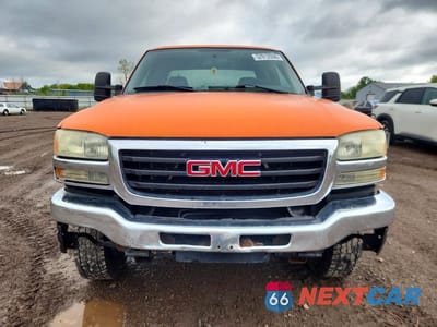 Piąte zdjęcie samochodu w środku: 2005 GMC SIERRA C2500 HEAVY DUTY VIN:1GTHC29U05E200186 - miniatura