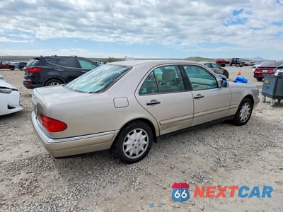 Trzecie zdjęcie samochodu z tyłu: 1998 MERCEDES-BENZ E 320 4MATIC VIN:WDBJF82F5WX007348 - miniatura