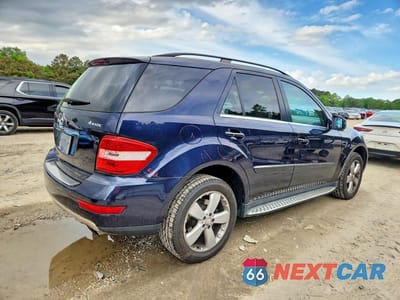Trzecie zdjęcie samochodu z tyłu: 2011 MERCEDES-BENZ ML 350 4MATIC VIN:4JGBB8GB8BA710037 - miniatura