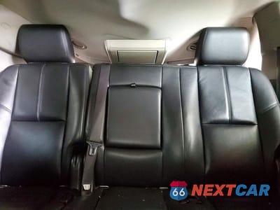 Zdjęcie 10 z 14 samochodu: 2013 CHEVROLET SUBURBAN K1500 LT VIN:1GNSKJE72DR136184 - miniatura