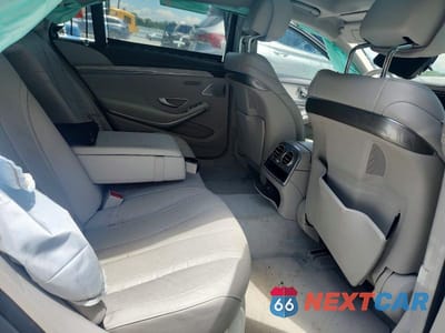 Zdjęcie 10 z 12 samochodu: 2015 MERCEDES-BENZ S 550 VIN:WDDUG8CB8FA192981 - miniatura