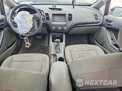 Zdjęcie 8 z 13 samochodu: 2016 KIA FORTE LX VIN:KNAFK4A60G5523902 - miniatura