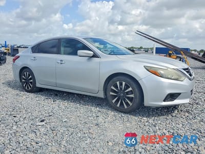 Czwarte zdjęcie samochodu z boku: 2018 NISSAN ALTIMA 2.5 SV VIN:1N4AL3AP0JC120623 - miniatura