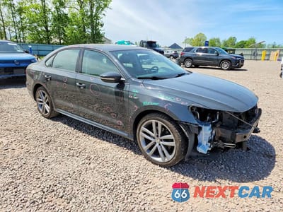 Czwarte zdjęcie samochodu z boku: 2018 VOLKSWAGEN PASSAT S VIN:1VWAA7A30JC000516 - miniatura