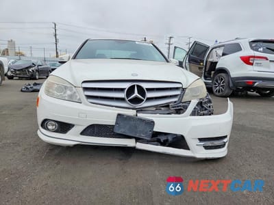 Piąte zdjęcie samochodu w środku: 2010 MERCEDES-BENZ C 300 VIN:WDDGF5EB1AF437417 - miniatura