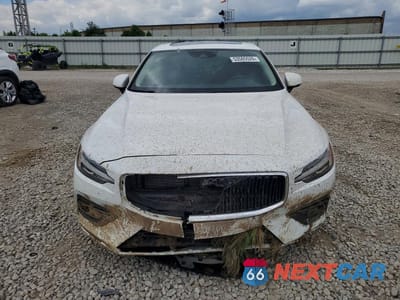 Piąte zdjęcie samochodu w środku: 2021 VOLVO S60 T5 MOMENTUM VIN:7JR102FK4MG102697 - miniatura