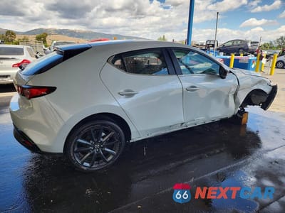 Trzecie zdjęcie samochodu z tyłu: 2026 MAZDA MAZDA3 SELECT SPORT VIN:JM1BPAKL7T1857917 - miniatura