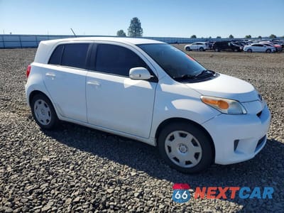Czwarte zdjęcie samochodu z boku: 2008 SCION XD BASE VIN:JTKKU10428J012977 - miniatura
