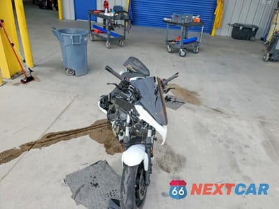 Piąte zdjęcie samochodu w środku: 2013 KAWASAKI EX650 E VIN:JKAEXEE1XDDA13348 - miniatura