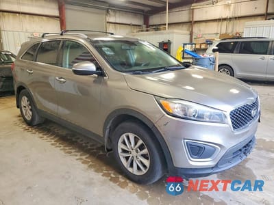 Czwarte zdjęcie samochodu z boku: 2017 KIA SORENTO LX VIN:5XYPG4A39HG192437 - miniatura