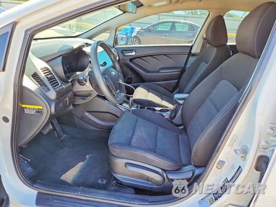 Zdjęcie 7 z 12 samochodu: 2017 KIA FORTE LX VIN:3KPFK4A71HE074490 - miniatura